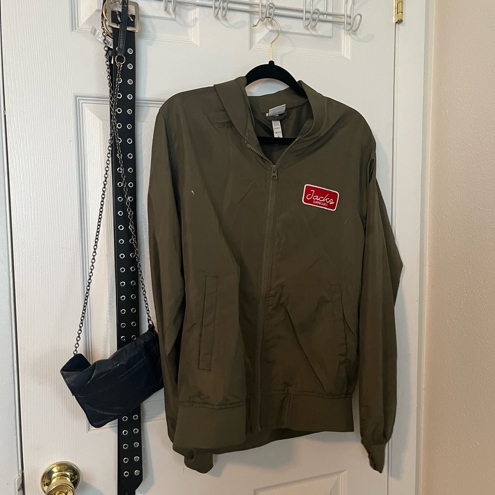 Bomber jacket - green, mens fit. Cute for oversized on female!